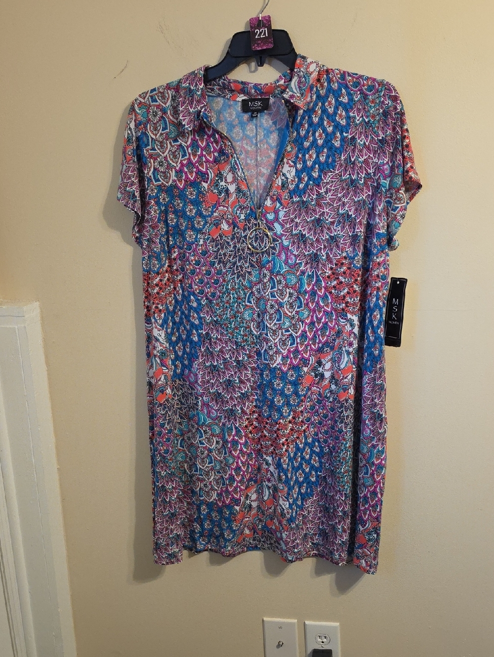 MSK Patterned Short Sleeve Collared  V Neck Shirt Dress. NWT.